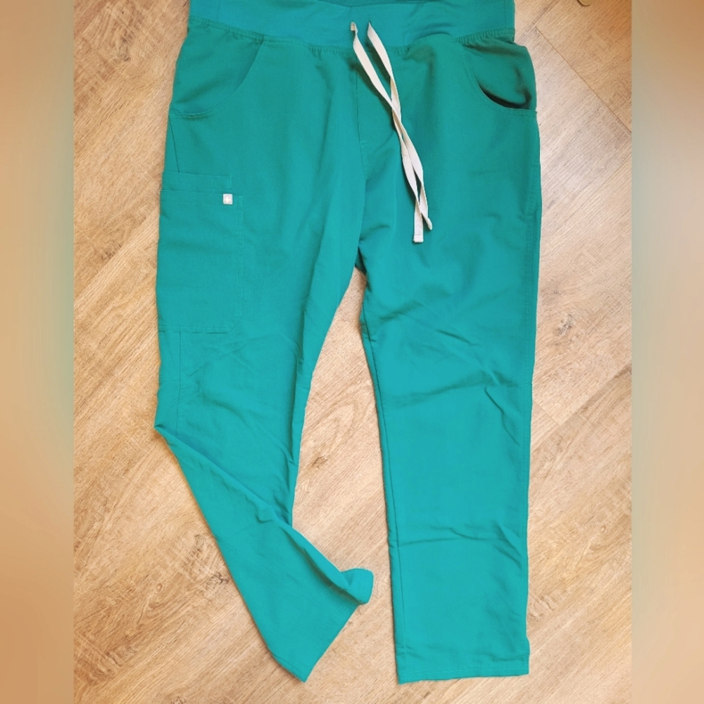 Figs scrub pants size L/tall
